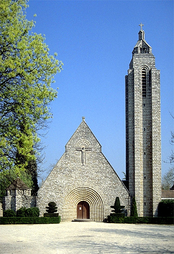 Façade antérieure, vue de situation. © Laurent Poupard / Région Bourgogne-Franche-Comté, Inventaire du patrimoine - 1989