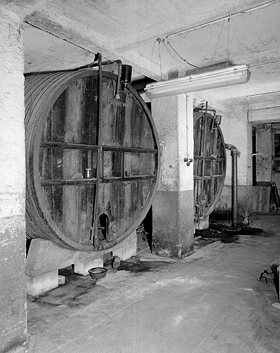 Foudres de section cylindrique. © Jérôme Mongreville / Région Bourgogne-Franche-Comté, Inventaire du patrimoine - 1992