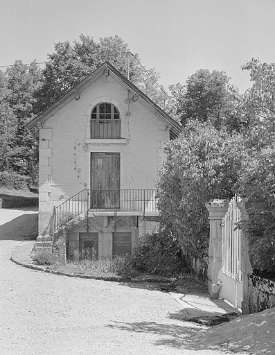 Façade antérieure du logement des jardiniers. © Jérôme Mongreville / Région Bourgogne-Franche-Comté, Inventaire du patrimoine - 1997