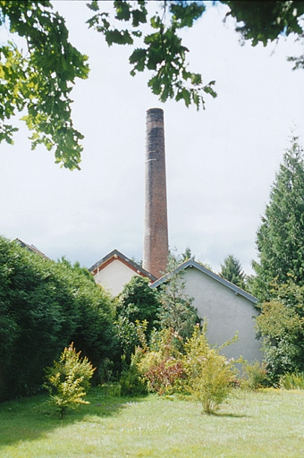Pignons des ateliers de fabrication et cheminée. © Yves Sancey / Région Bourgogne-Franche-Comté, Inventaire du patrimoine - 2000