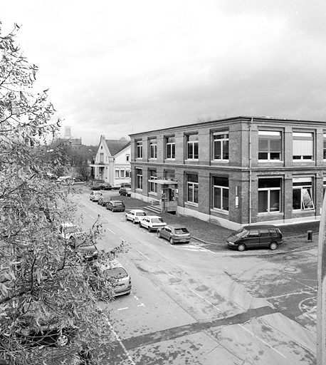 Bureaux et atelier de finissage : vue de trois quarts droite. © Jérôme Mongreville / Région Bourgogne-Franche-Comté, Inventaire du patrimoine - 2001