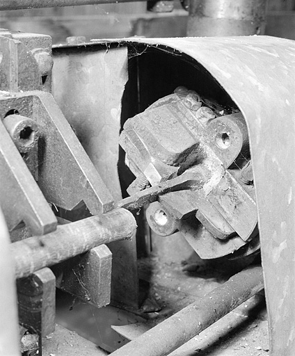 Détail de l'outil de coupe côté droit. © Jérôme Mongreville / Région Bourgogne-Franche-Comté, Inventaire du patrimoine - 2002