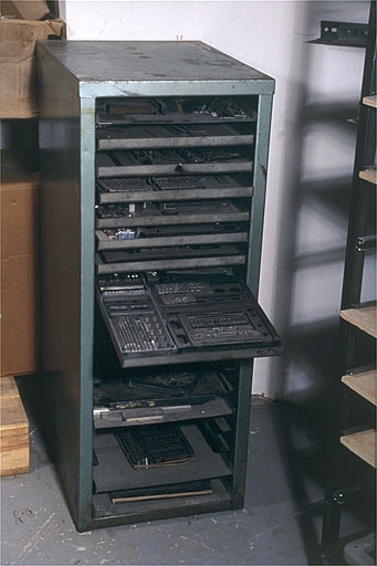 Meuble à galées à une travée. Les galées portent des lignes de texte et d'autres compositions. © Jérôme Mongreville / Région Bourgogne-Franche-Comté, Inventaire du patrimoine - 2002