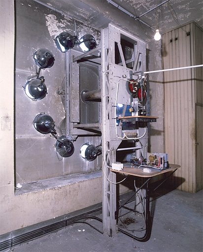 Le mouvement et le cadran, à l'intérieur du bâtiment. © Yves Sancey / Région Bourgogne-Franche-Comté, Inventaire du patrimoine - 2003