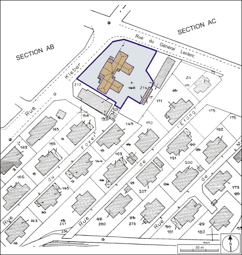 Plan-masse et de situation. Extrait du plan cadastral, 1984, section AH, 1:1000. © André Céréza / Région Bourgogne-Franche-Comté, Inventaire du patrimoine - 2003