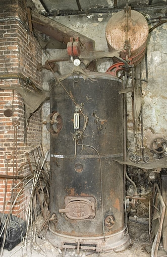 Atelier de distillation. Chaudière Egrot. © Jérôme Mongreville / Région Bourgogne-Franche-Comté, Inventaire du patrimoine - 2006