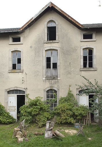 Atelier de distillation. Détail de la façade antérieure. © Jérôme Mongreville / Région Bourgogne-Franche-Comté, Inventaire du patrimoine - 2006