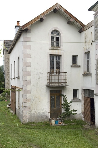 Garage, écurie et logement. Pignon du bâtiment. © Jérôme Mongreville / Région Bourgogne-Franche-Comté, Inventaire du patrimoine - 2006