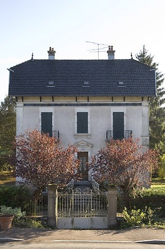 Logement patronal (?). © Jérôme Mongreville / Région Bourgogne-Franche-Comté, Inventaire du patrimoine - 2006