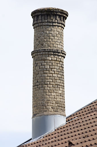 Détail de la souche de la cheminée. © Jérôme Mongreville / Région Bourgogne-Franche-Comté, Inventaire du patrimoine - 2007