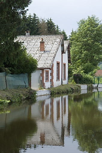 Atelier de réparation sur le bief d'amenée. © Jérôme Mongreville / Région Bourgogne-Franche-Comté, Inventaire du patrimoine - 2007