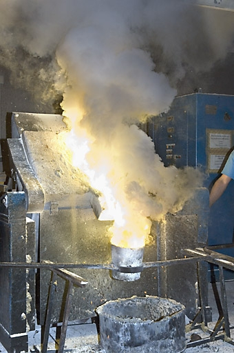 Four électrique. Remplissage de la poche (vue rapprochée). © Jérôme Mongreville / Région Bourgogne-Franche-Comté, Inventaire du patrimoine - 2007