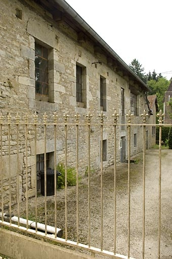 Façade ouest de l'atelier de fabrication (cadrage vertical). © Jérôme Mongreville / Région Bourgogne-Franche-Comté, Inventaire du patrimoine - 2008