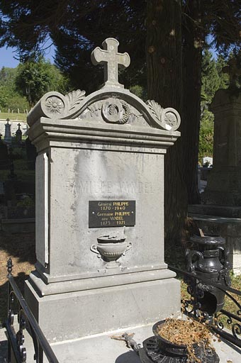 Vue générale de la stèle. © Jérôme Mongreville / Région Bourgogne-Franche-Comté, Inventaire du patrimoine - 2009