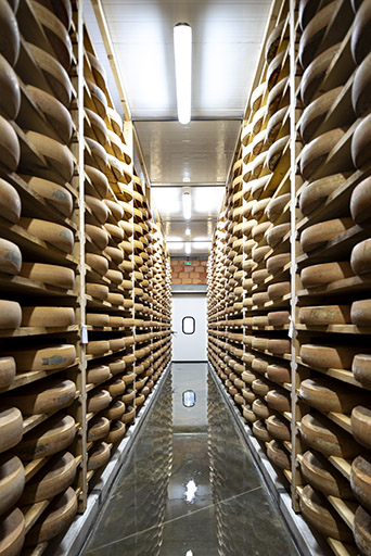 Cave d'affinage : intérieur d'une pièce, depuis le fond. © Sonia Dourlot / Région Bourgogne-Franche-Comté, Inventaire du patrimoine - 2018