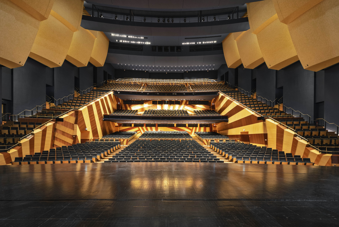Auditorium de Dijon (21) : la salle vue de la scène © phot. P.-M. Barbe-Richaud, Région Bourgogne-Franche-Comté, inventaire du patrimoine, 2021
