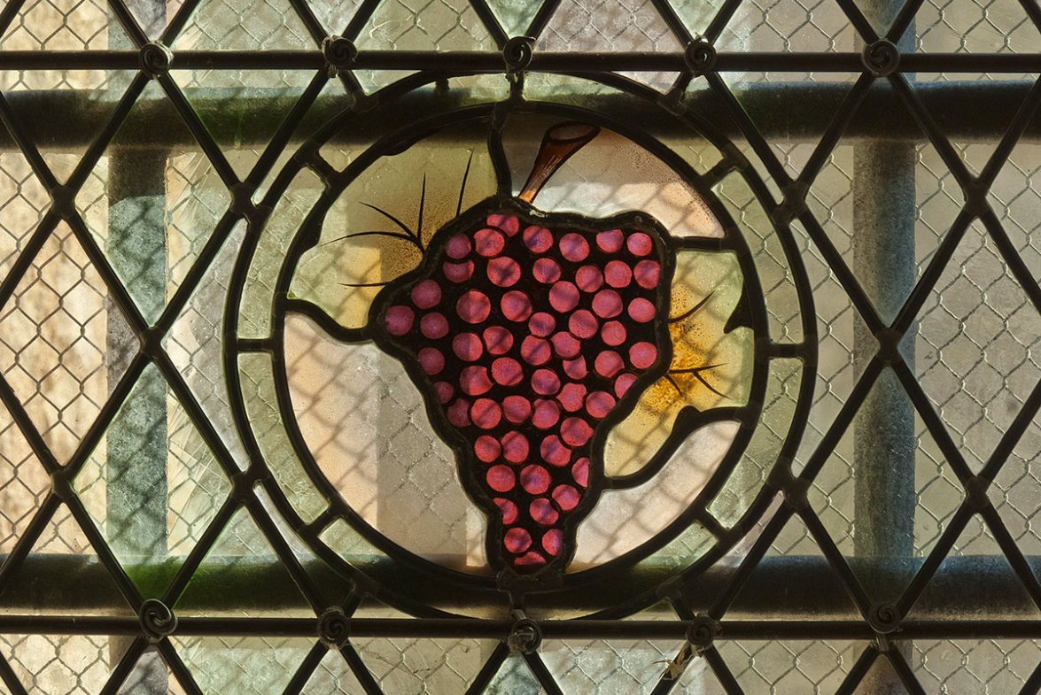 Détail d'un vitrail de l'église Saint-Germain-D'Auxerre, Monthelie (21) © phot. P.-M. Barbe-Richaud, Région Bourgogne-Franche-Comté, inventaire du patrimoine, 2011