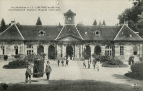 Luxeuil-les-Bains (70) : bâtiment dit du Grand Bain de l'établissement thermal, carte postale non datée