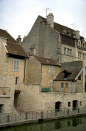 Dole (39), maison natale de Louis Pasteur : façade sur le canal des Tanneurs