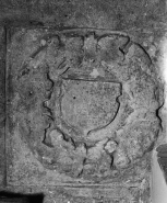 Dalle funéraire, angle antérieur droit de la travée d'avant-choeur. © Région Bourgogne-Franche-Comté, Inventaire du patrimoine