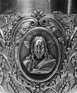 Détail d'un médaillon de la fausse-coupe. © Région Bourgogne-Franche-Comté, Inventaire du patrimoine