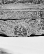 Détail de la base du pied. © Région Bourgogne-Franche-Comté, Inventaire du patrimoine