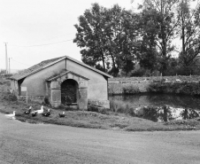 Pignon avec fontaine. © Région Bourgogne-Franche-Comté, Inventaire du patrimoine