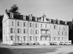 Ancien Grand Hôtel du Parc situé en face de l'établissement. © Région Bourgogne-Franche-Comté, Inventaire du patrimoine