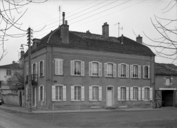 Façade place du Faubourg. © Région Bourgogne-Franche-Comté, Inventaire du patrimoine