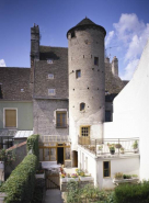 Façade postérieure avec tour. © Région Bourgogne-Franche-Comté, Inventaire du patrimoine