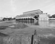 Vue depuis le quai du canal. © Région Bourgogne-Franche-Comté, Inventaire du patrimoine