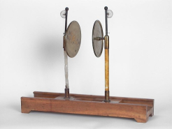 Instrument de démonstration en électrostatique © Région Bourgogne-Franche-Comté, Inventaire du patrimoine