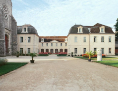Vue d'ensemble depuis l'entrée de la cour intérieure. © Région Bourgogne-Franche-Comté, Inventaire du patrimoine