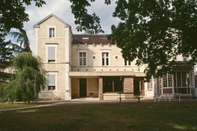 Quartier des femmes, un des bâtiments postérieurs, façade est. © Région Bourgogne-Franche-Comté, Inventaire du patrimoine