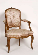 Vue d'un des fauteuils. © Région Bourgogne-Franche-Comté, Inventaire du patrimoine