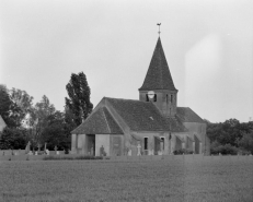 Vue d'ensemble : porche et élévation droite. © Région Bourgogne-Franche-Comté, Inventaire du patrimoine