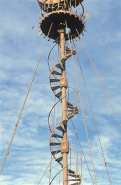 Détail de la colonne et de l'escalier. © Région Bourgogne-Franche-Comté, Inventaire du patrimoine