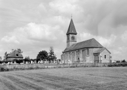 Vue d'ensemble : chevet et élévation droite. © Région Bourgogne-Franche-Comté, Inventaire du patrimoine