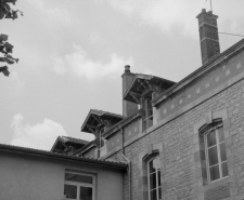 Façade postérieure, détail de 3 lucarnes. © Région Bourgogne-Franche-Comté, Inventaire du patrimoine