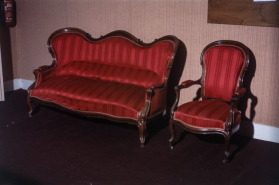 Canapé et fauteuil à bras. © Région Bourgogne-Franche-Comté, Inventaire du patrimoine
