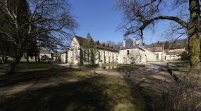 Bâtiments conventuels : vue d'ensemble depuis le sud-est. © Région Bourgogne-Franche-Comté, Inventaire du patrimoine