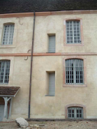 Vue de détail de la façade postérieure, traces d'un bâtiment détruit, état après restauration F. Didier, ACMH © Région Bourgogne-Franche-Comté, Inventaire du patrimoine