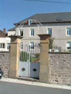 Portail d'entrée du bâtiment d'origine, vue de détail. © Région Bourgogne-Franche-Comté, Inventaire du patrimoine