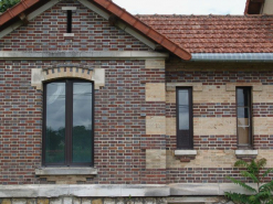 La galerie de liaison entre le pavillon des vieillards hommes et celui des femmes, détail de l'élévation postérieure. © Région Bourgogne-Franche-Comté, Inventaire du patrimoine