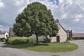 Vue d'ensemble de la chapelle et du lavoir. © Région Bourgogne-Franche-Comté, Inventaire du patrimoine