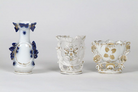 Ensemble de trois vases en porcelaine. © Région Bourgogne-Franche-Comté, Inventaire du patrimoine