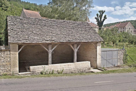 Lavoir, vue extérieure. © Région Bourgogne-Franche-Comté, Inventaire du patrimoine
