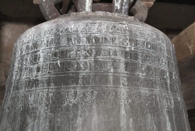 Détail : vase supérieur. © Région Bourgogne-Franche-Comté, Inventaire du patrimoine