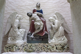 Détail : Vierge de Pitié et anges adorateurs. © Région Bourgogne-Franche-Comté, Inventaire du patrimoine