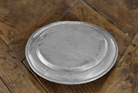 Vue du revers de l'assiette n° 02/00365, 11. © Région Bourgogne-Franche-Comté, Inventaire du patrimoine